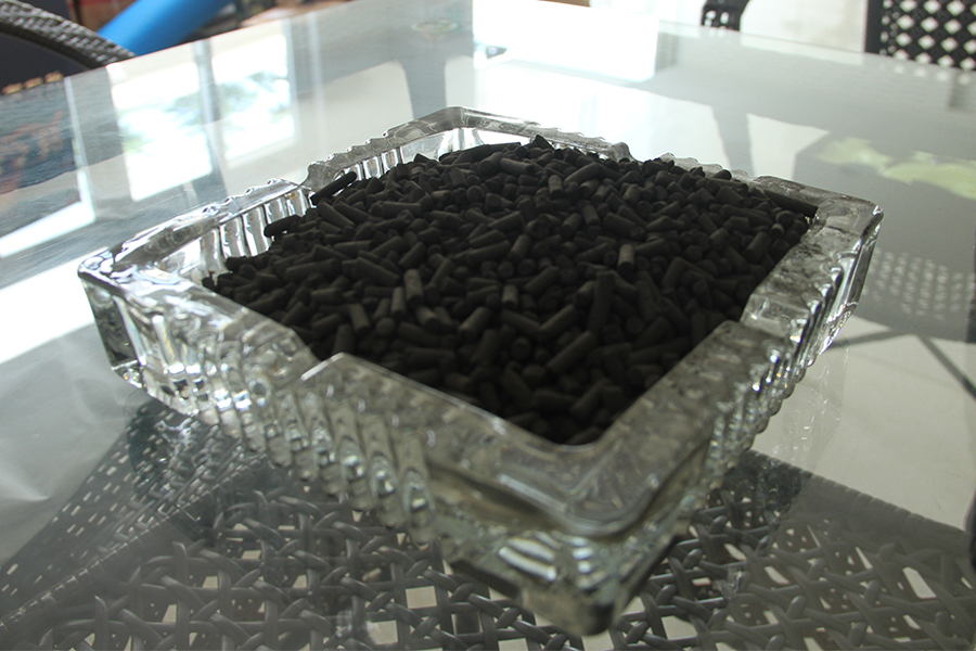 Palladium carbon deoxidizer